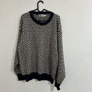 Geometric Patterned Crewneck Sweater - Black and White